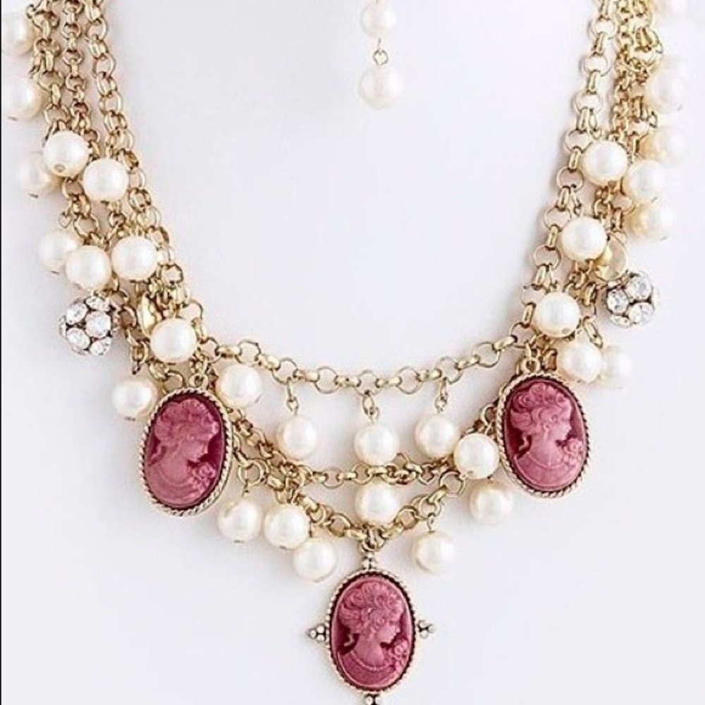 So Sophisticated Queen Necklace with Earrings